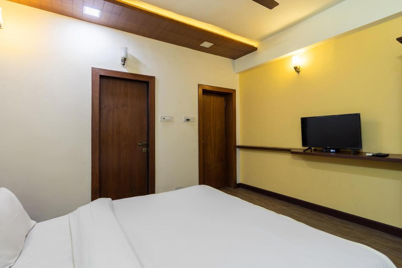 Capital O 47539Capital O Umbergaon Club Hotel Umargam Luaran gambar