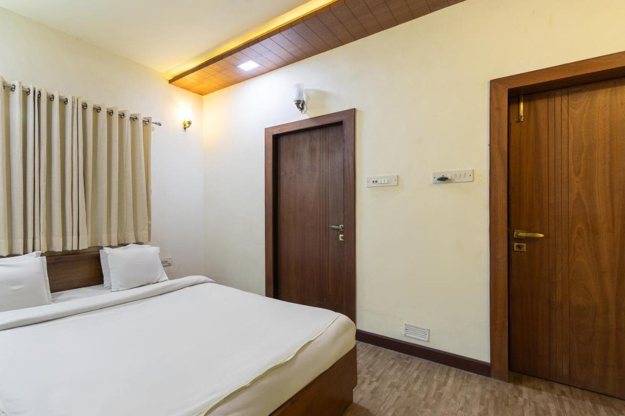 Capital O 47539Capital O Umbergaon Club Hotel Umargam Luaran gambar
