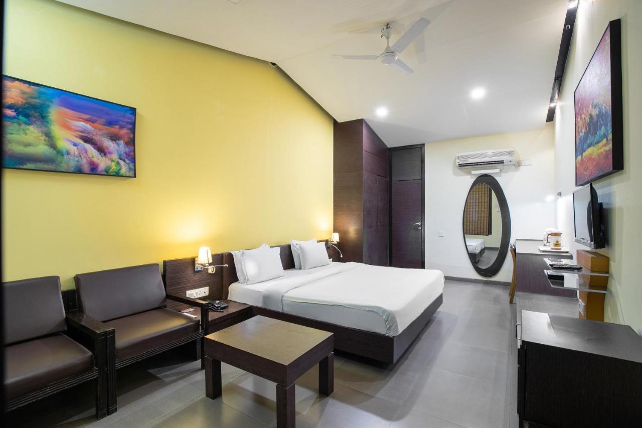 Capital O 47539Capital O Umbergaon Club Hotel Umargam Luaran gambar